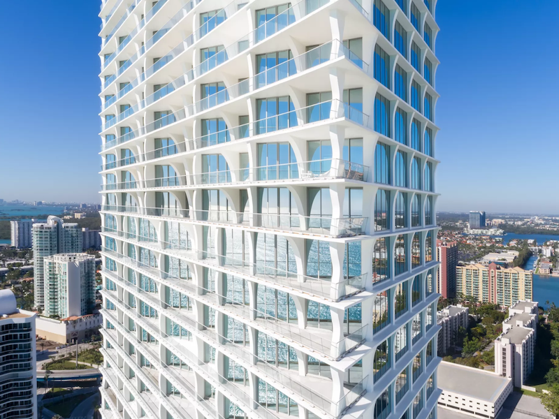 Suffolk constructed a 650-foot-tall residential tower on Sunny Isles Beach, FL.